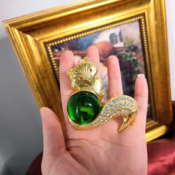 реколта Сладка пузатая зелена стъклена голяма брошка с преувеличени златни лисици ръка женски корсаж женски