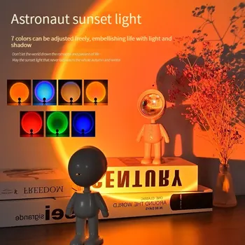 Led Цветна Светлина на Залеза Творчески USB Акумулаторна Сензорен Лампа с Въртене на 360 ° В Спалнята Астронавт Проекция на Залез слънце, с Атмосферно Светлина